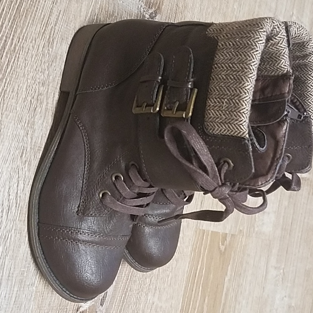 Boots - Picture 2 of 6